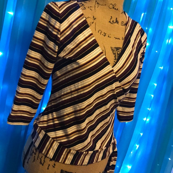 ✨ 1/2 Sleeve Top ✨ - Picture 2 of 5